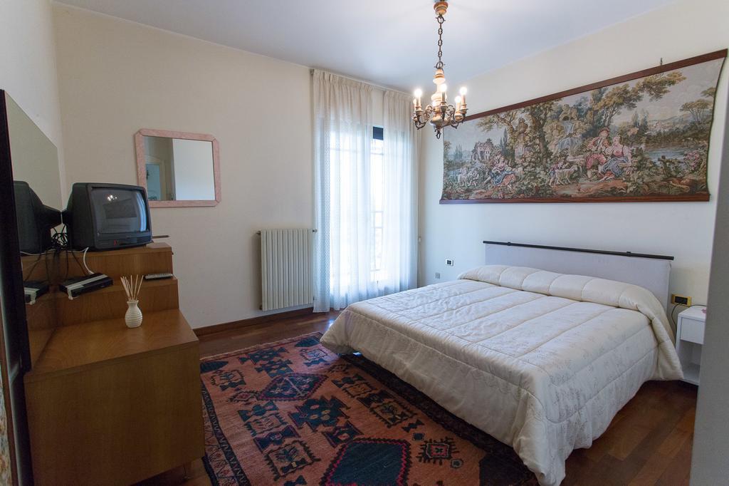 Villagramde Barlassina Cameră foto